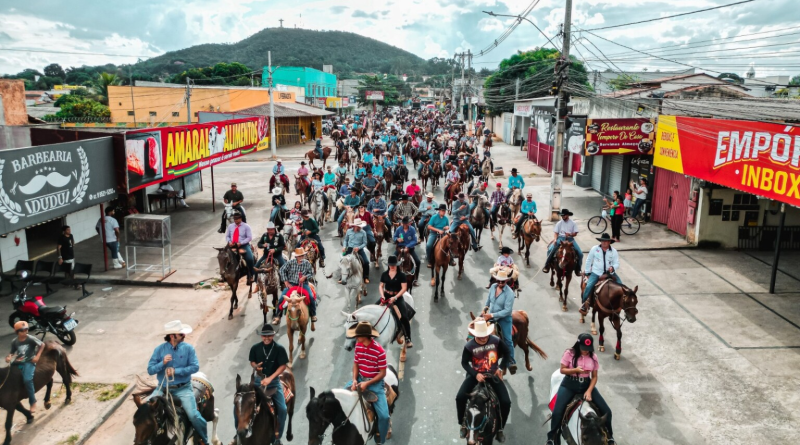 Cavalgada abre programação de aniversário de Senador Canedo