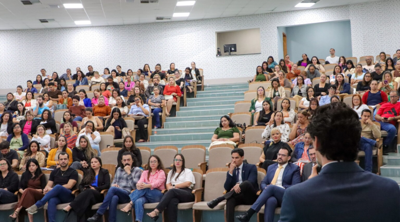 Senador Canedo realiza formação continuada para servidores da Educação