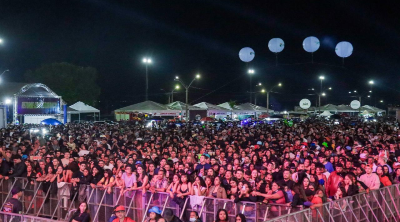 Canedo Fest Show reúne mais de 20 mil pessoas na noite de abertura em Senador Canedo