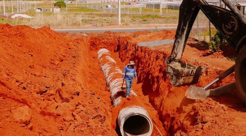 Seinfra inicia implantação da rede de drenagem no Residencial Campo das Flores